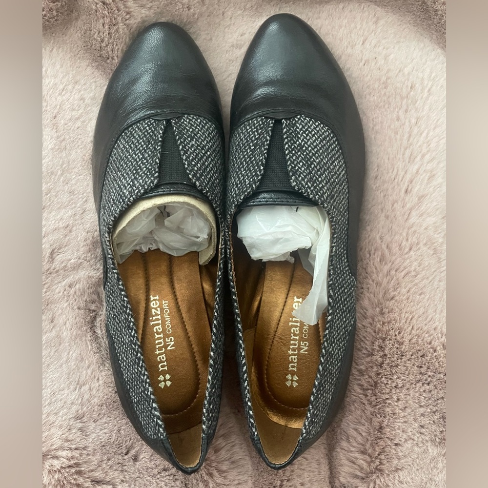 Naturalizer New Slip on N5 Comfort No Lace Black Leather Fabric Shoes Size 8.5